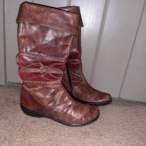 gorgeous Clark's brown and red leather boots